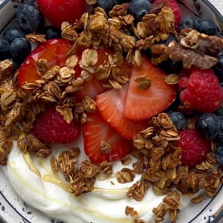 Yogurt & Granola